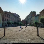 Bambini che giocano in Piazza Mazzini