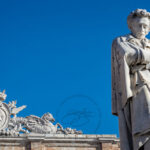 La statua di Leopardi a Recanati