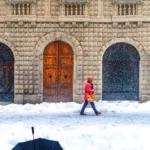 Il palazzo dei diamanti di Macerata mentre nevica